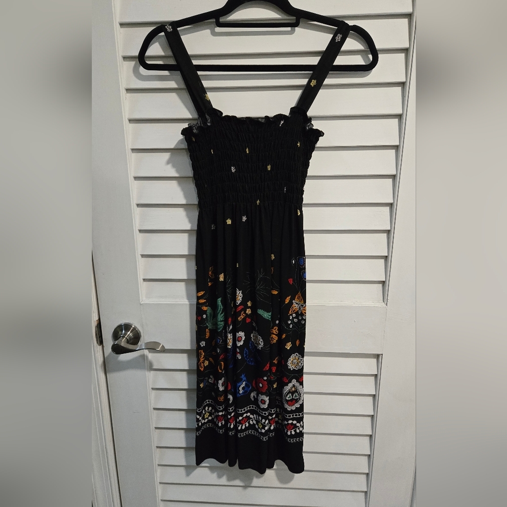 Chic Black Midi Dress with Floral Print - Picture 2 of 5